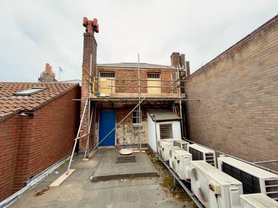 Rooftop scaffolding for building maintenance with AC units