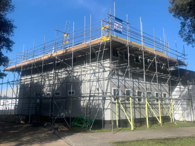 Temporary roof scaffolding for domestic property
